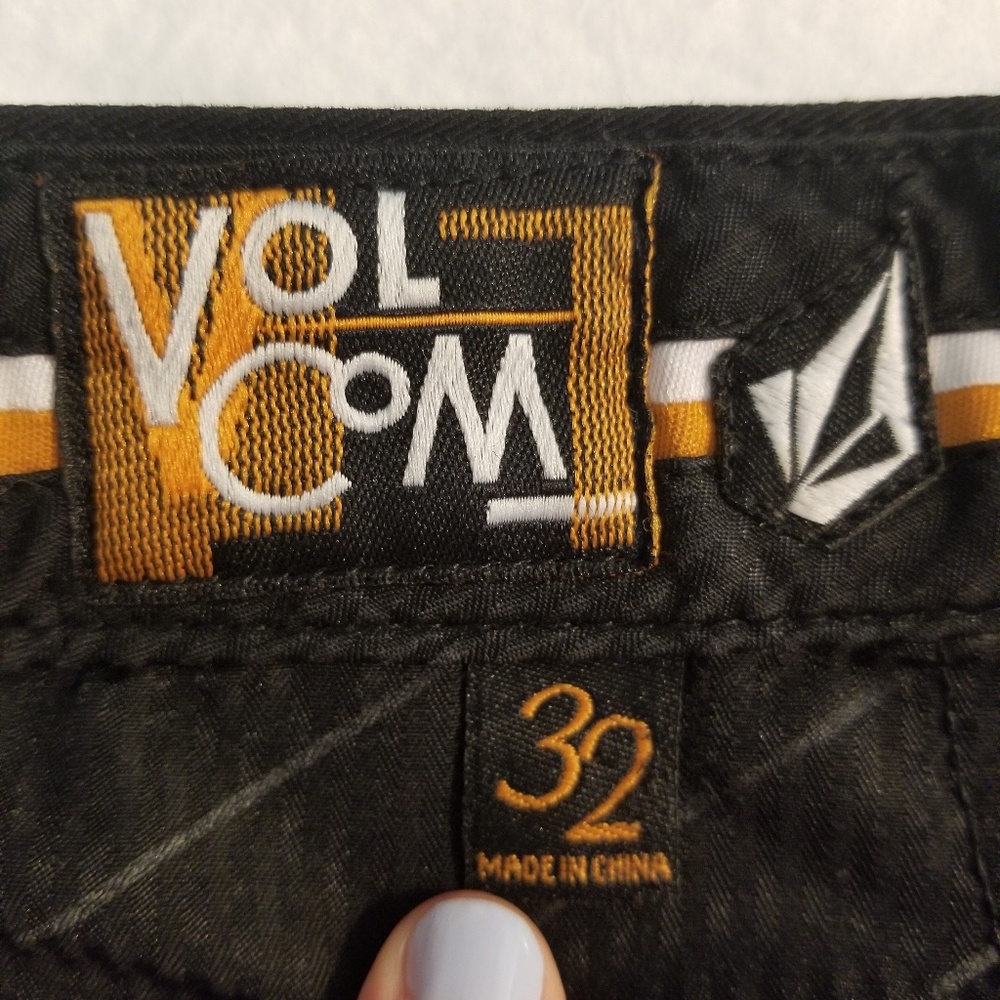 Volcom shorts - Picture 2 of 5
